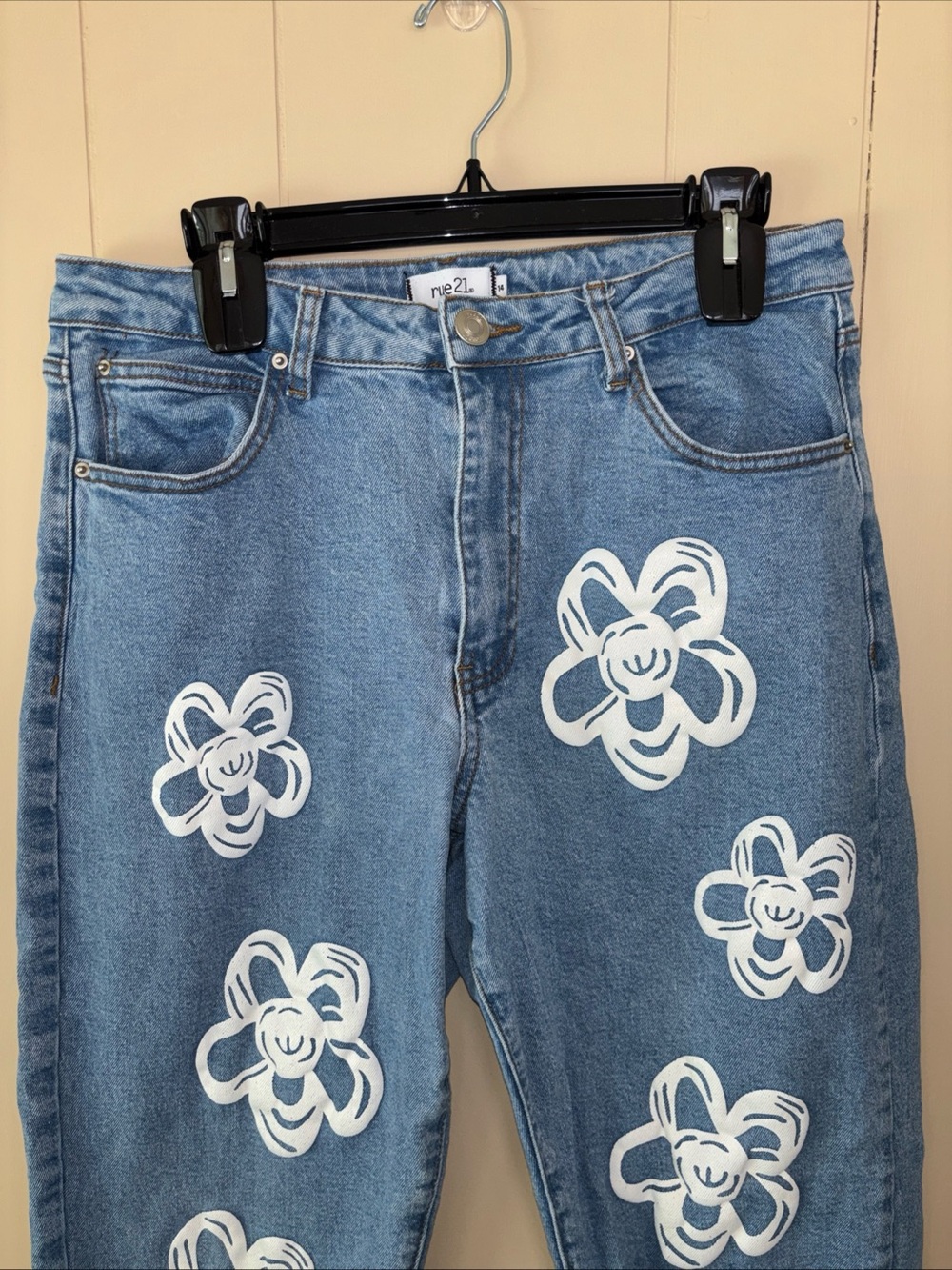 Rue21 Light Blue High-Rise Jeans with White Floral Design